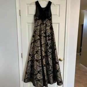 Eliza J SZ 4 Gown